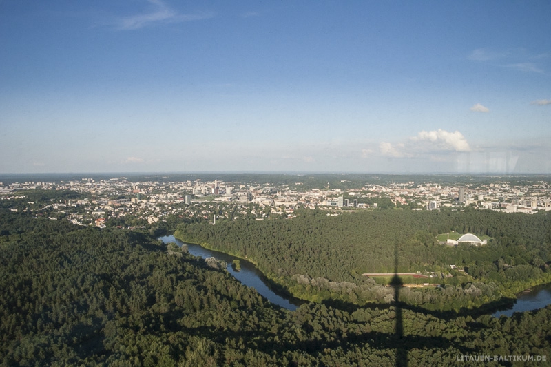 Aussicht vom Fernsehturm auf das Zentrum von Vilnius.