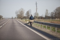 Fahrradfahrer auf der Autobahn