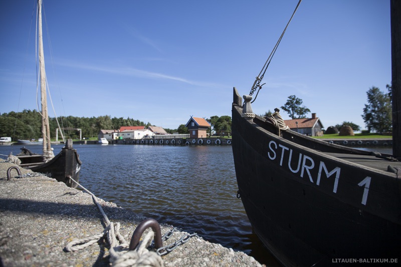 Hotel Šturmų Švyturys: Boote und Hafen