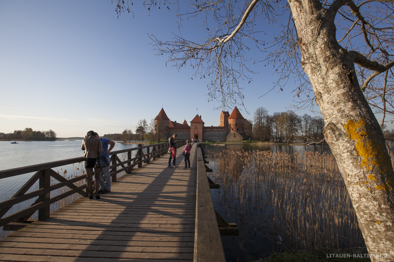 Brücke zur Wasserburg von Trakai